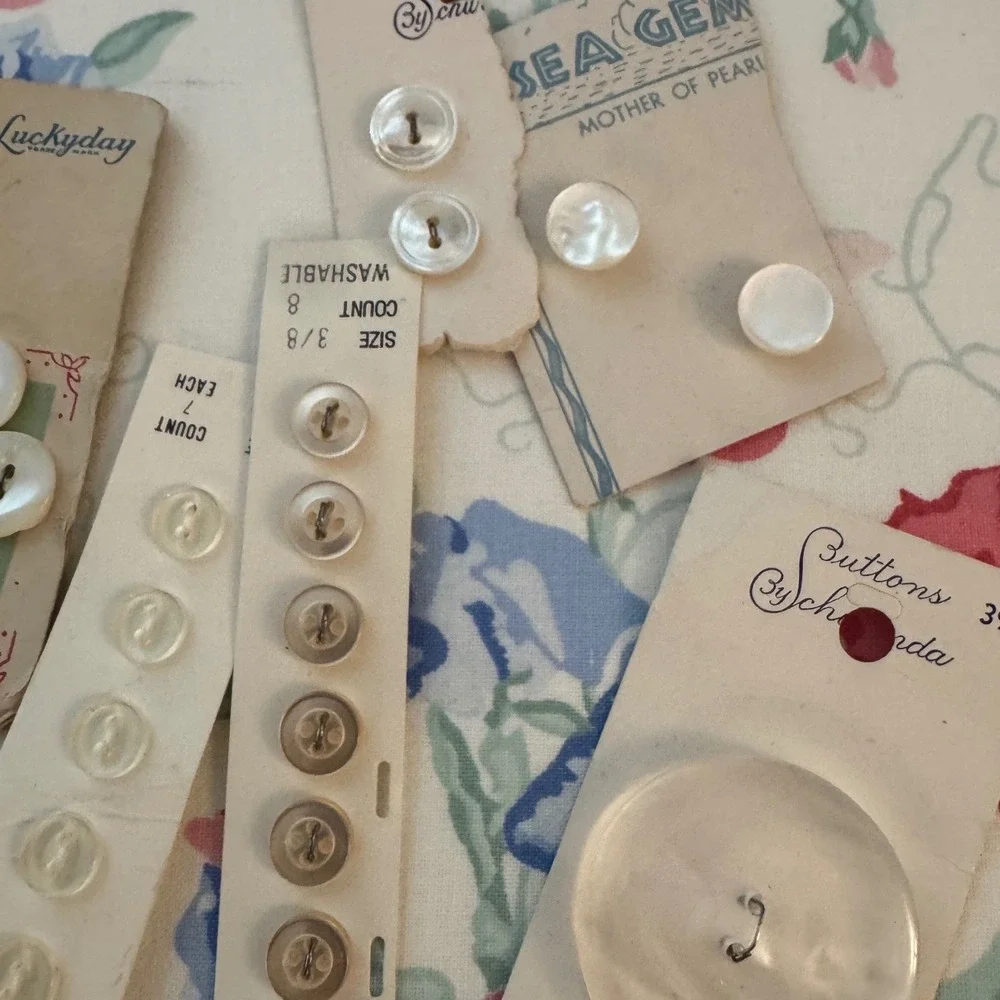 Vintage Button Lot La Mode Le Chic Costumakers Mother of Pearl Glass Retro Cards